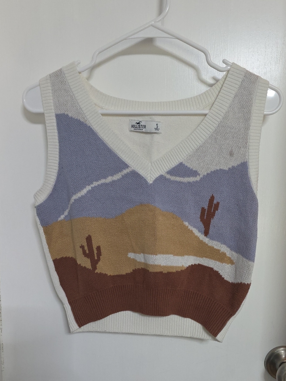 Hollister Desert Jacquard V-Neck Sweater Vest in Cream, Lavender & Brown